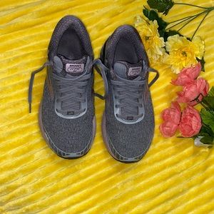 Women’s size 8.5 Brooks running shoes, gray pink GTS 18 adrenaline